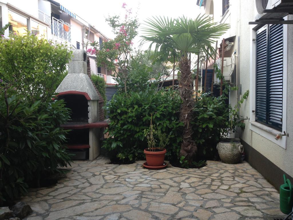 Apartment Garden Malinska Luaran gambar